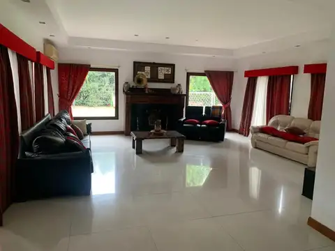 Casa 7 ambientes con 5 baños