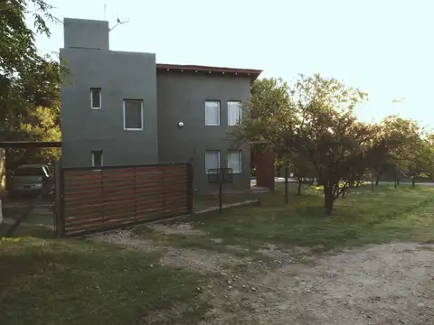 Casa 2 ambientes con 2 baños