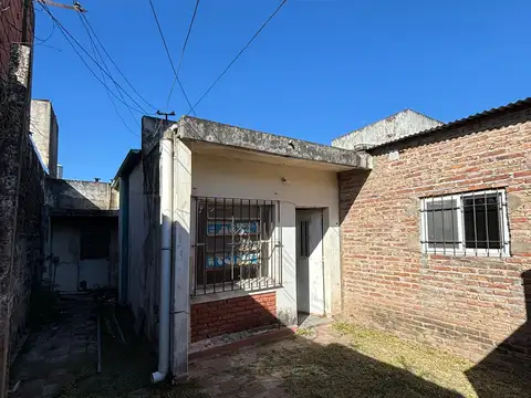 Casa 2 ambientes con 1 baño
