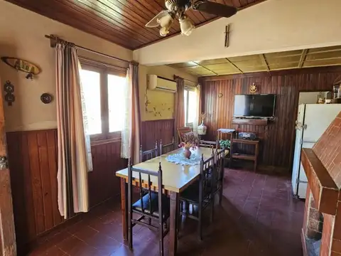 Casa de 3 dormitorios con amplio jardín  Barrio Abadia - Victoria Entre Rios