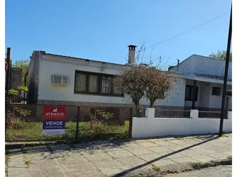 Casa de 3 dormitorios con amplio jardín!! Barrio Abadia - Victoria Entre Rios