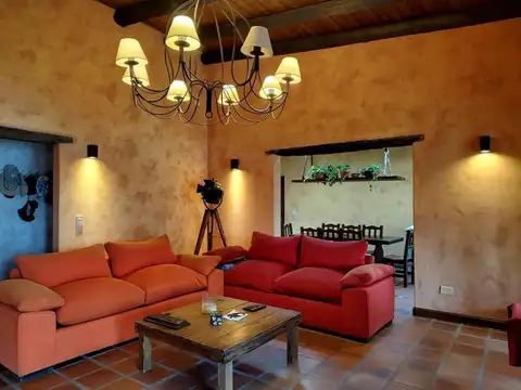 Casa 5 ambientes con 3 baños