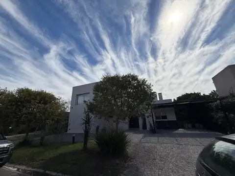 Casa en Venta en La Montura, USD 280.000