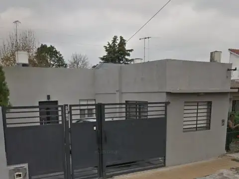 Casa En Venta Berazategui Calle 12 3800