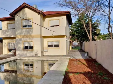 Casa en venta - 4 Dormitorios 3 Baños - Moreno