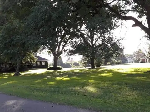 Terreno a la Laguna en Club de Campo San Francisco Manzanares Pilar