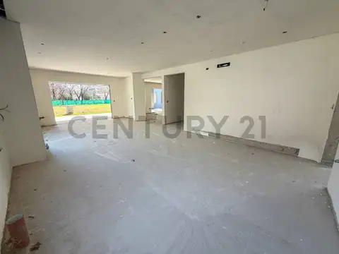Casa en Venta con 4 cocheras