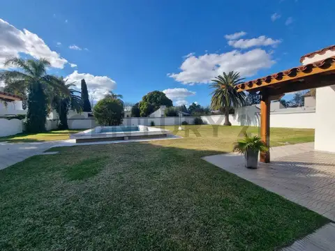 Casa 6 ambientes con 4 baños