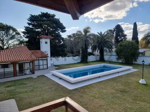 Vivienda de categoría en barrio Álamos del Aero Club, Rafaela