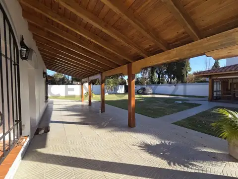 Casa en Venta con 2 cocheras