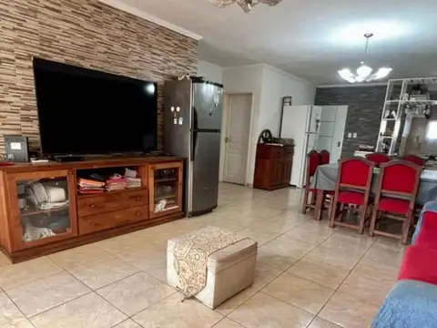 DEPARTAMENTO EN VENTA 1 E/ 33 Y 34 2 DORM PATIO PARRILLA