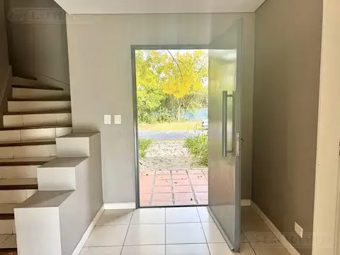 Casa con 3 dormitorios,  en venta en Talar del Lago 1