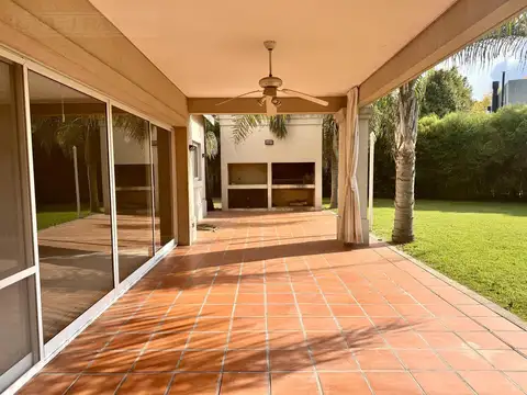 Casa en Venta con 4 cocheras