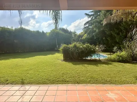 Casa 5 ambientes con 2 baños