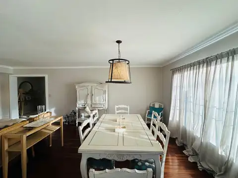Casa 5 ambientes con 3 baños