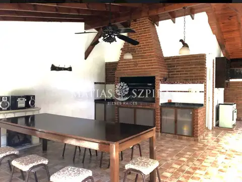 Casa 3 ambientes con 2 baños