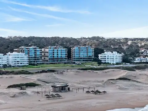 Penthouse duplex de 4 suites con vista al mar en venta en edificio MON Brava, Playa Brava 100, Piso 6