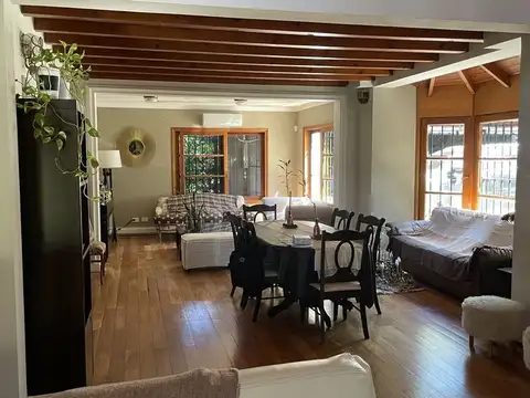 Casa en Venta con 4 cocheras
