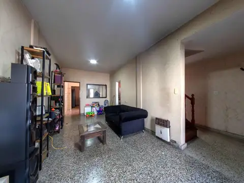 CASA 4 AMBIENTES CON COCHERA PATIO FONDO Y TERRAZA