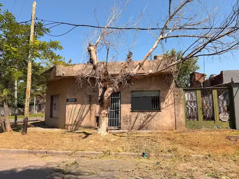 VENTA CASA 3AMB ESQUINA QUILMES