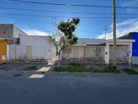 SE VENDE CASA, CERCA DE LA UNCA