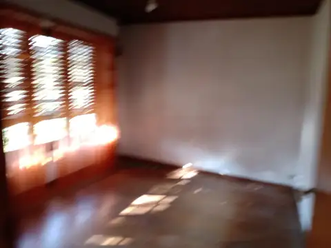 OPORTUNIDAD CASA CENTRO DE FLORENCIO VARELA U$S 100.000