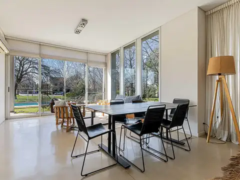 Casa en Venta con 3 cocheras