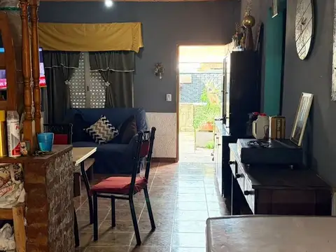 Casa 4 ambientes con 2 baños
