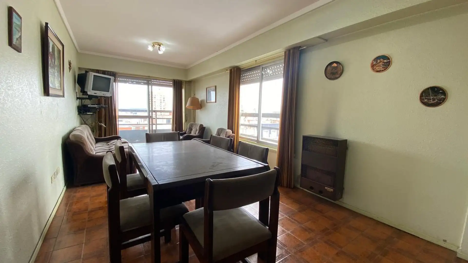 Departamento de 3 ambientes con cochera, en venta Plaza Colon