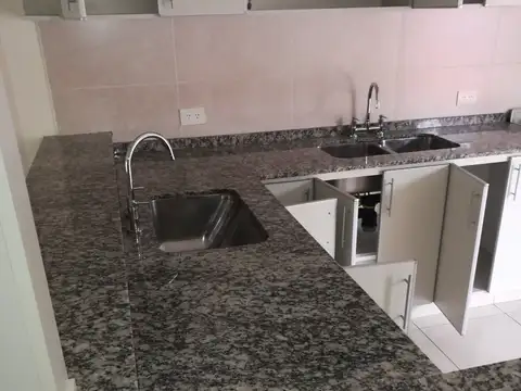 Depto Tipo Casa en Alquiler con 1 cocheras