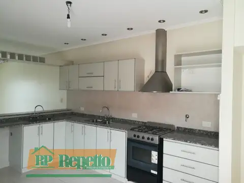 PH 3 ambientes tipo dúplex con cochera – Excelente estado – Muy luminoso