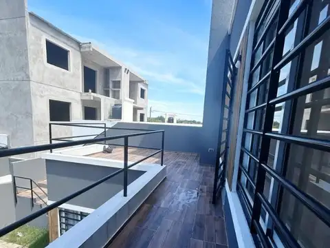 Depto Tipo Casa en Venta con 1 cocheras