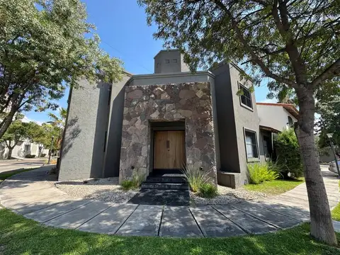 VENTA Casa de Categoría Rincón de Arizu, BOMBAL