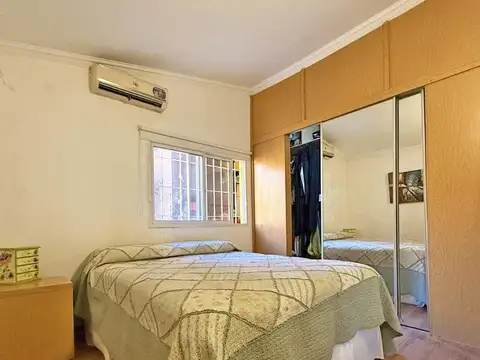 CASA DE PASILLO EN VENTA, EN ARROYITO! (NO ES PH)