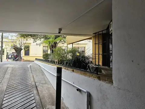 Cochera cubierta SS con porton automático