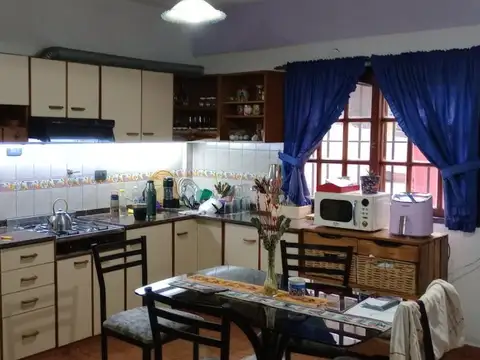 Casa 5 ambientes con 2 baños