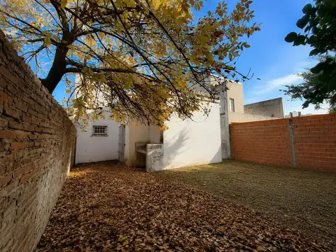 SE VENDE CASA EN ALTOS DEL VALLE