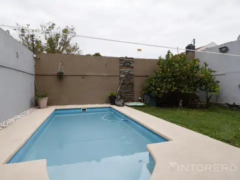 Casa 3 ambientes con dependencia con baño y cocina propia en San Justo
