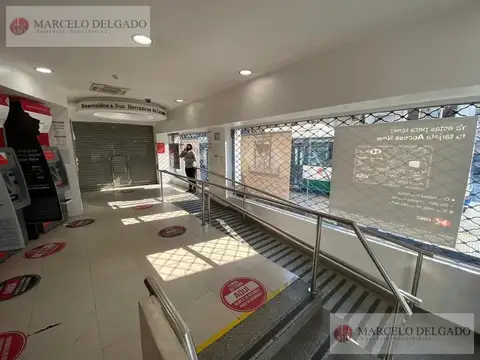 Local de 444 m2 en esquina de Barracas - VENTA