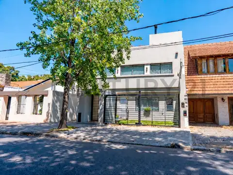 VENTA TRIPLEX 4 AMBIENTES A ESTRENAR CASTELAR