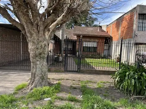 CASA EN VENTA EN JOSE C.  PAZ  BARRIO JOSE  CLEMENTE  PAZ