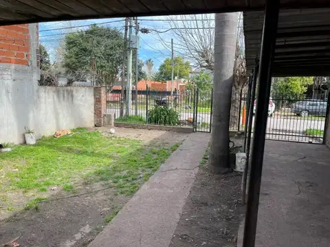 Casa 5 ambientes con 1 baño