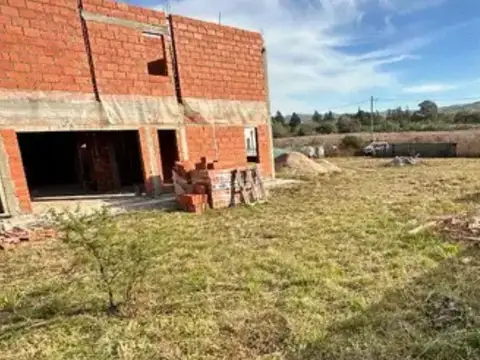 Terreno 1554 m2 con casa  a terminar, Alta gracias