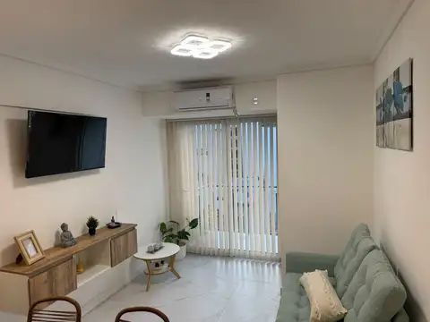 Venta departamento 3 ambientes con Balcón al frente. Zona Plaza Colón.