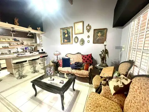 VENTA  PH TIPO CASA 4 AMBIENTES EN 1° PISO - ENTRADA INDEPENDIENTE LANÚS ESTE ACEPTA PERMUTA