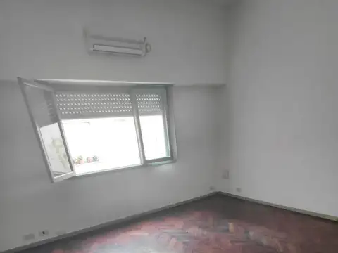 José Evaristo Uriburu e/ Corrientes y Lavalle