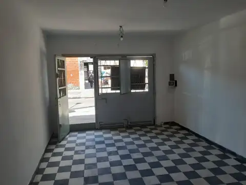 Local de 4 x 8 mts. en alquiler | Berazategui