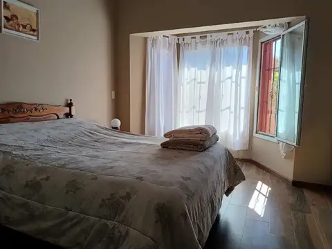 Casa 4 ambientes con 2 baños