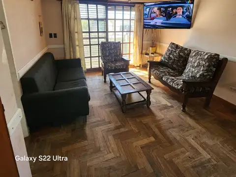 Casa 6 ambientes con 2 baños