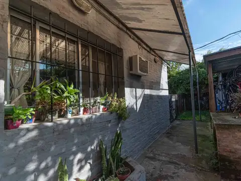 Casa 9 ambientes con 4 baños